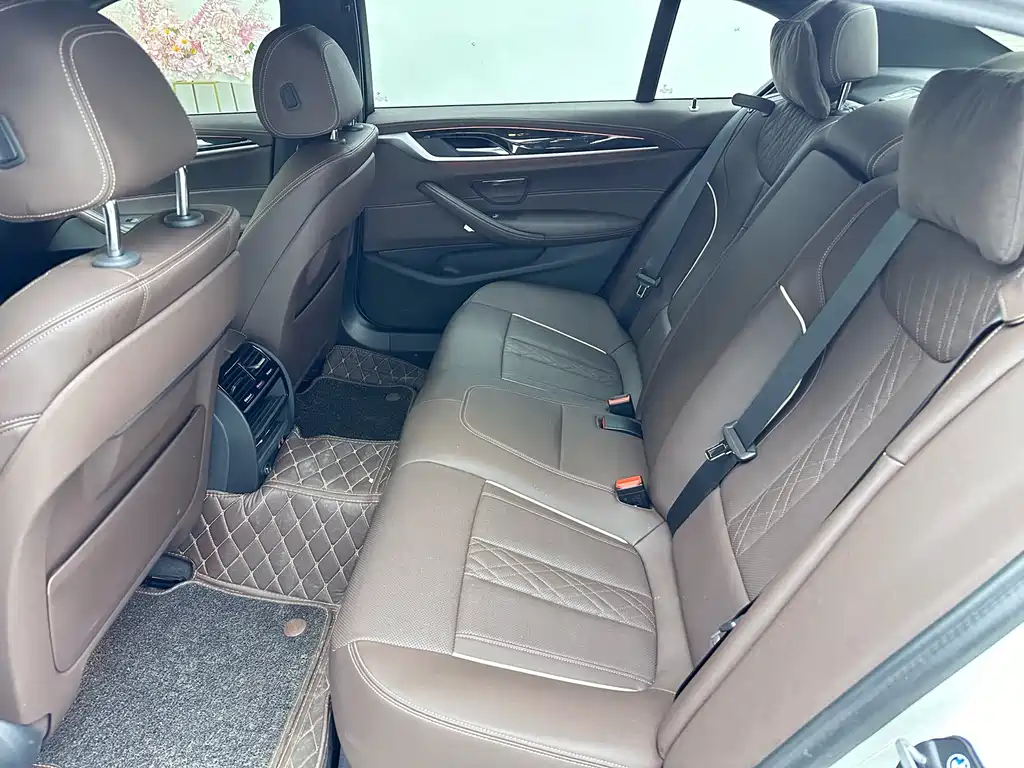 BMW 5 Series 2023 — фото 14