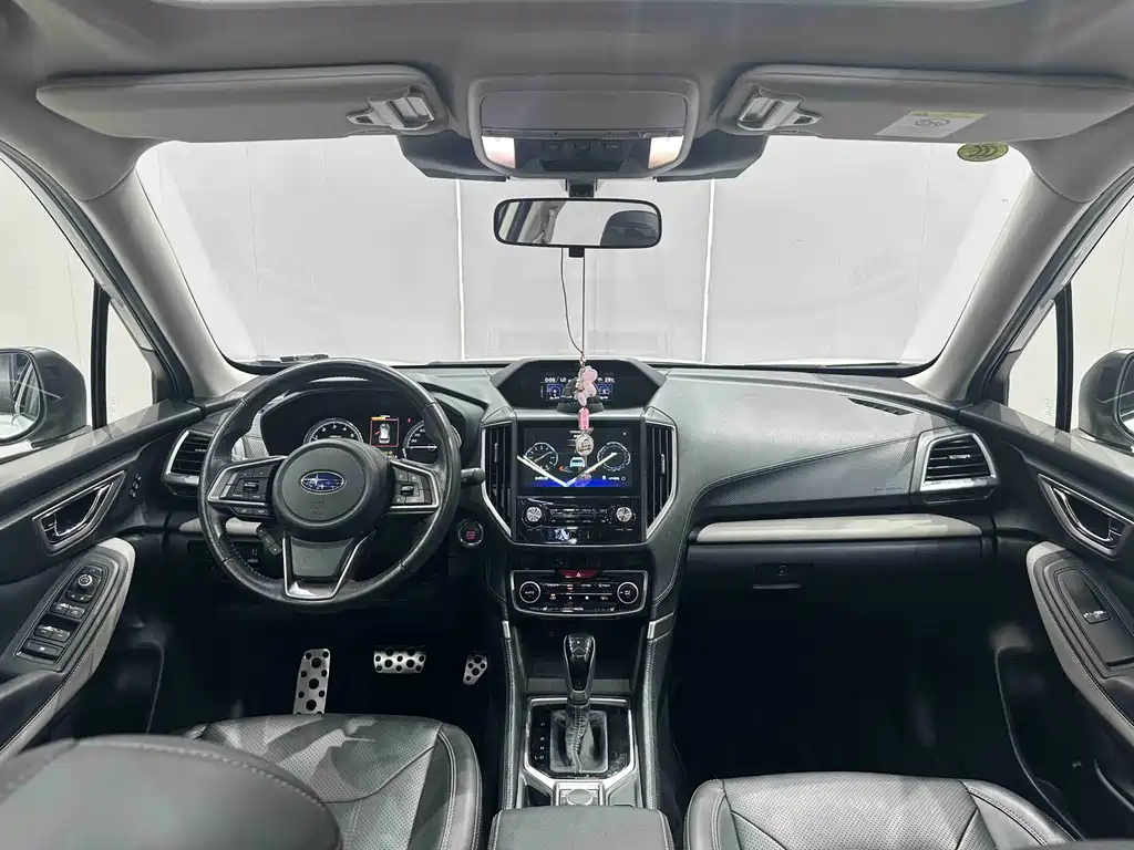 Subaru Forester 2022 — фото 13