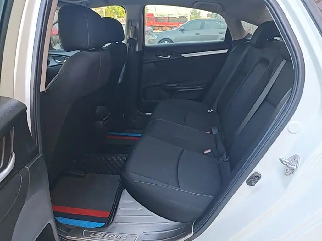 Honda Civic 2019 — фото 17