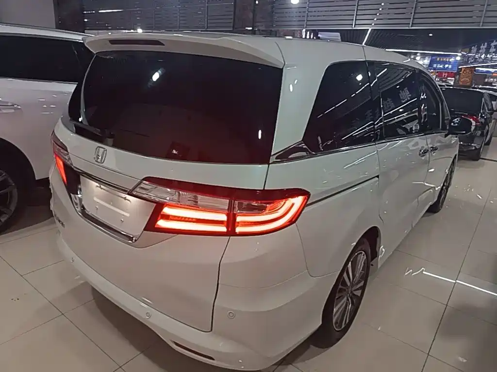 Honda Odyssey 2018 — фото 7