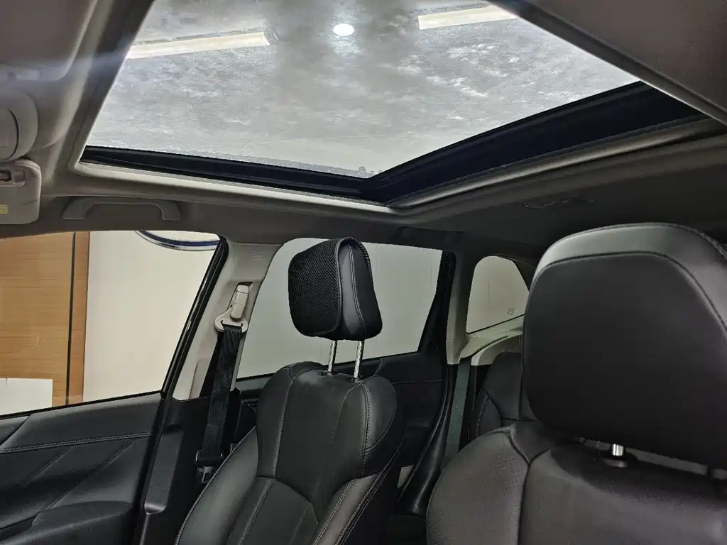 Subaru Forester 2022 — фото 12