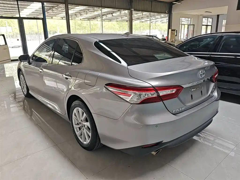 Toyota Camry 2022 — фото 5