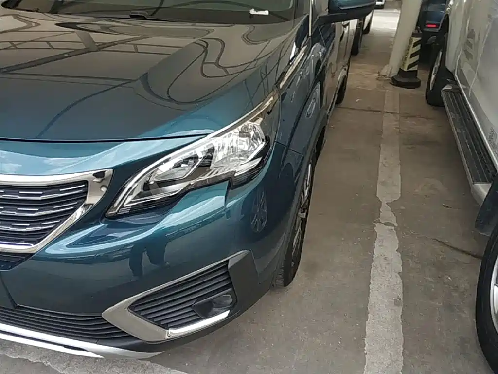Peugeot 5008 2017 — фото 24