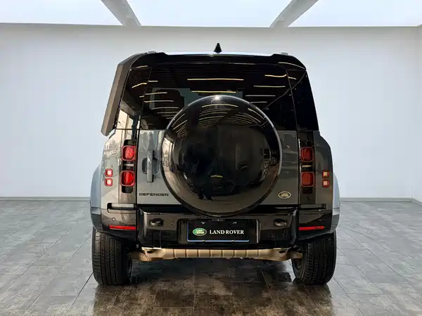 Land Rover Defender 2022