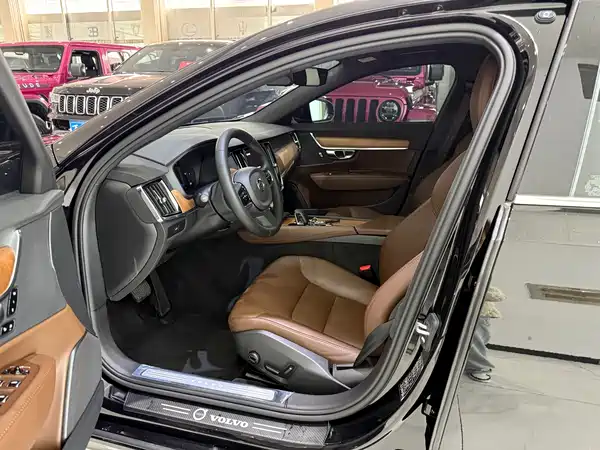 Volvo S90 2024