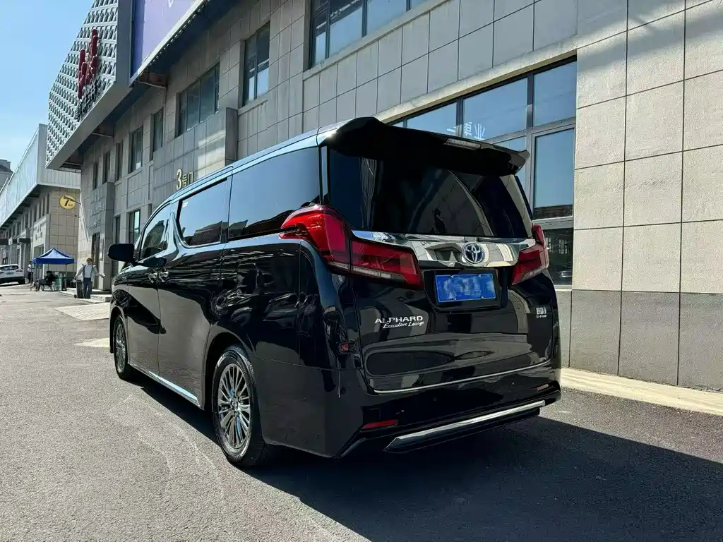 Toyota Alphard 2022 — фото 9