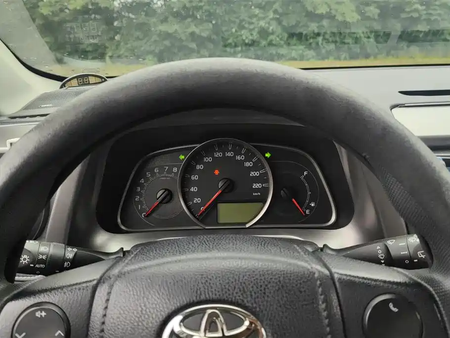 Toyota RAV4 2018 — фото 14