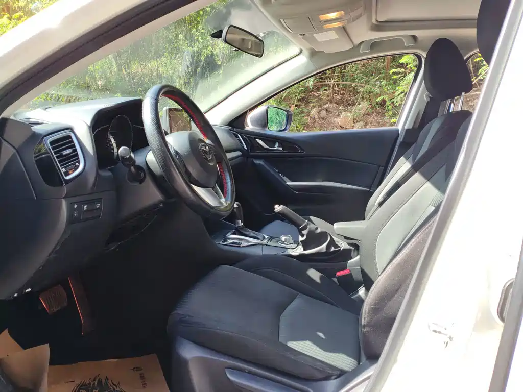 Mazda 3 Angkesela 2015