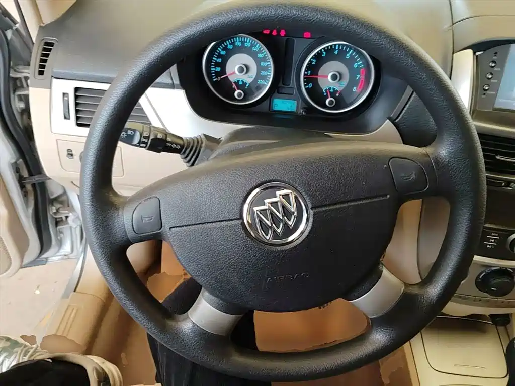 Buick Excelle 2014 — фото 11
