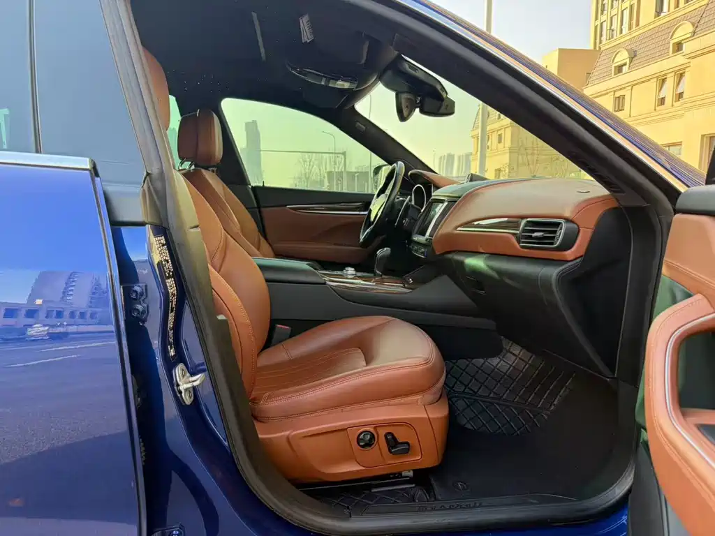 Maserati Levante 2018 — фото 13