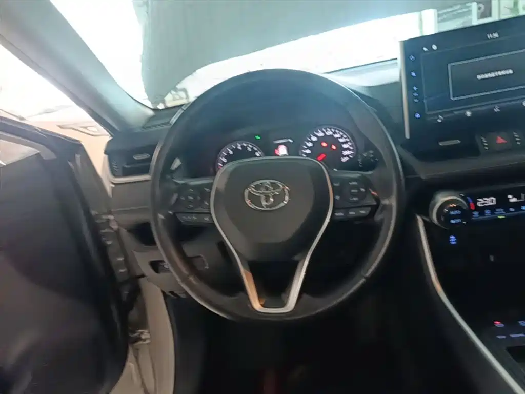 Toyota Wildlander 2022 — фото 11