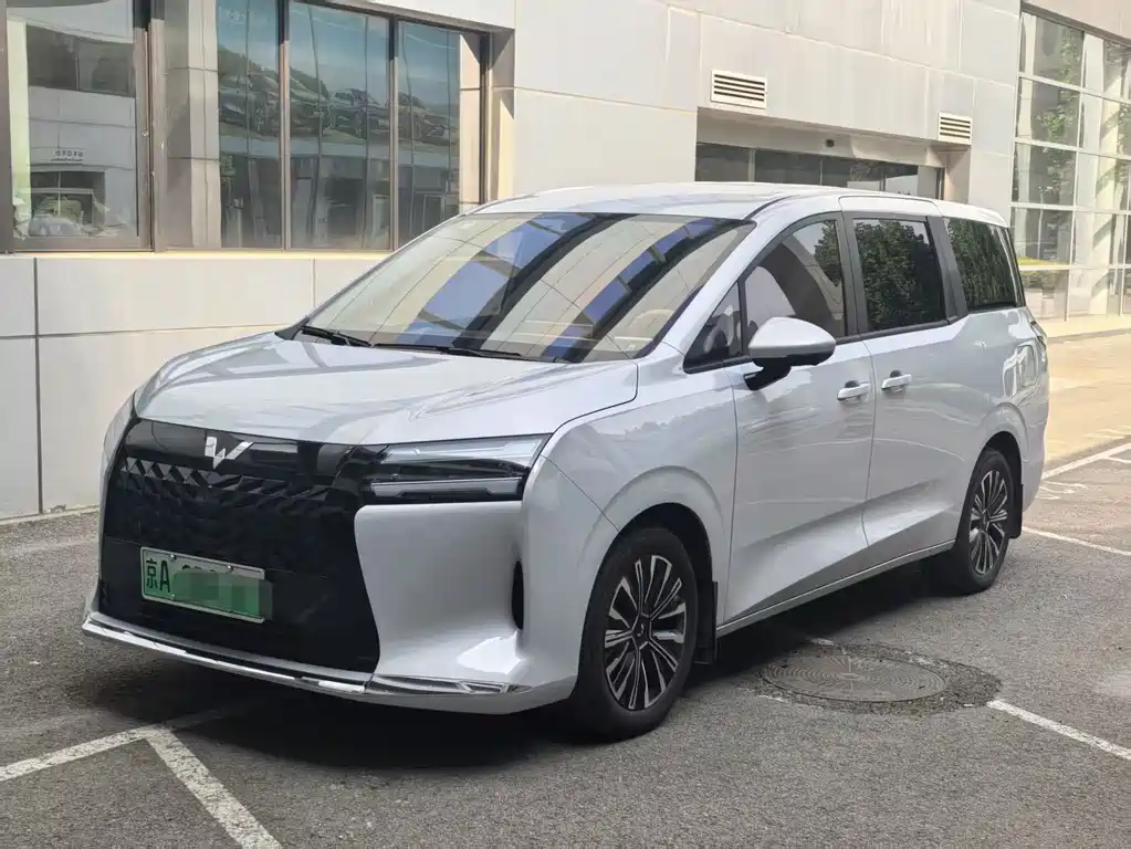 Wuling Starlight 730 EV 2025 — фото 1