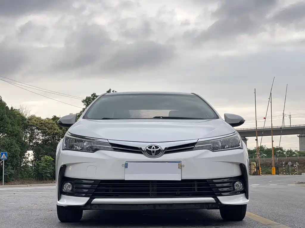 Toyota Corolla 2018 — фото 2