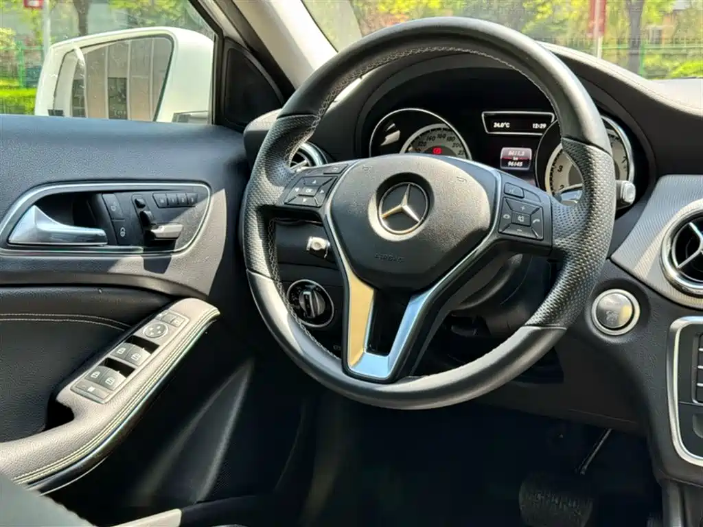 Mercedes-Benz GLA 2016 — фото 15