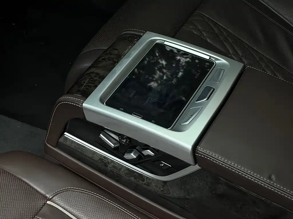 BMW 7 Series 2018 — фото 13