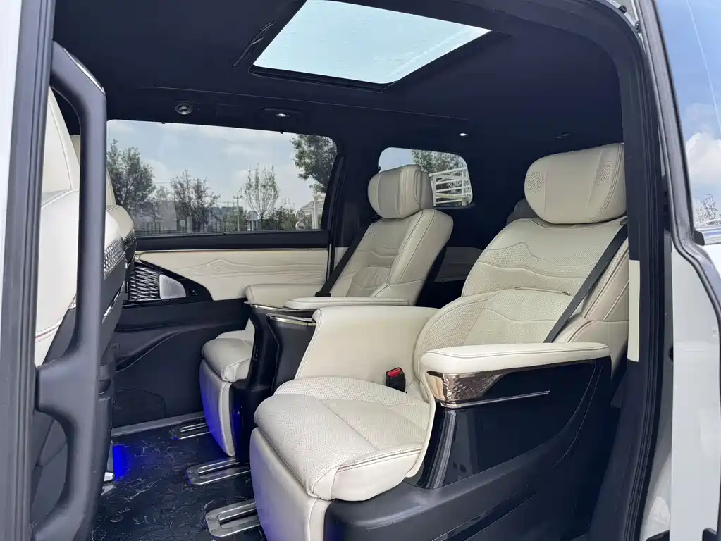 GAC Motor Trumpchi M8 2023 — фото 6
