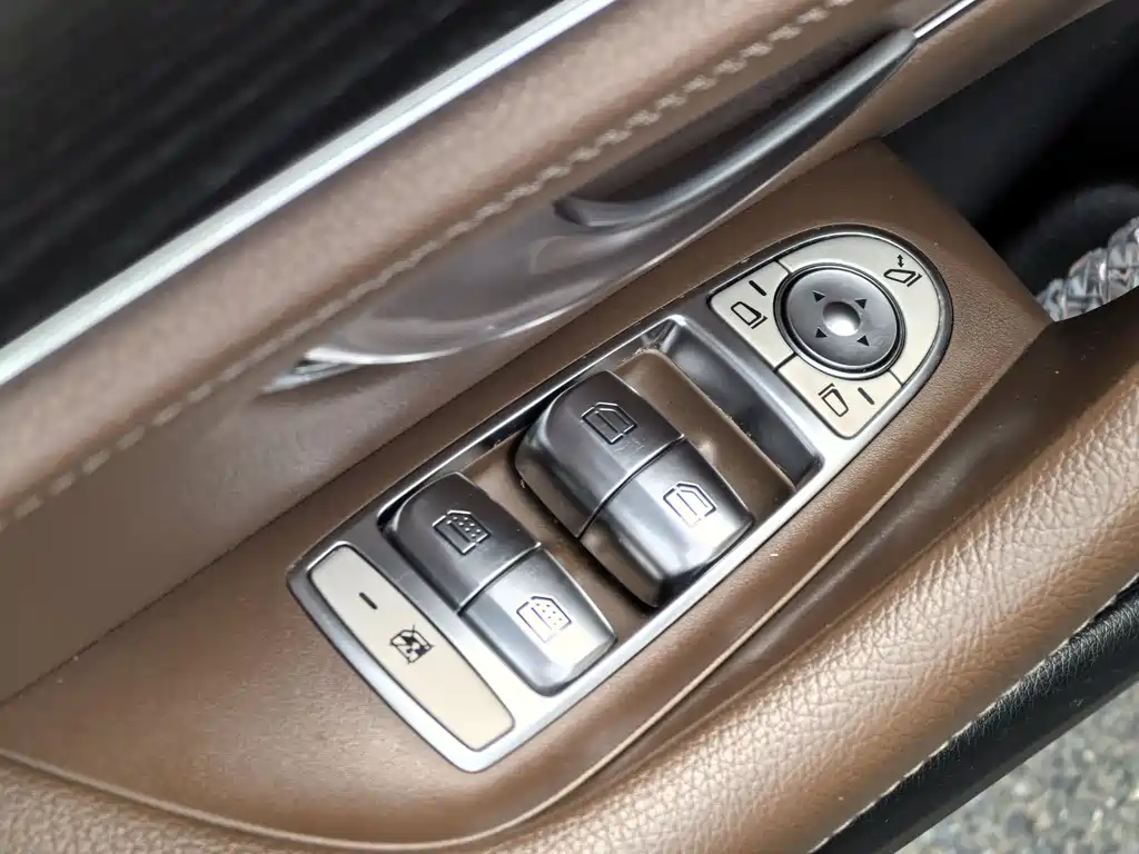 Mercedes-Benz E-Class 2020 — фото 21