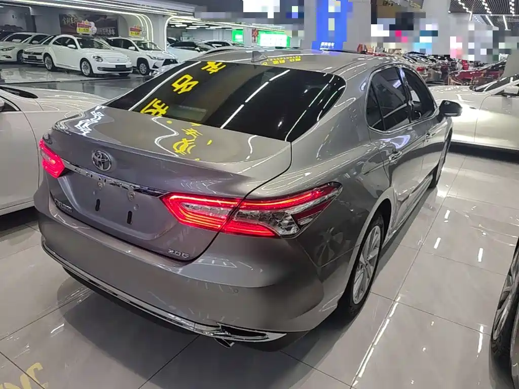 Toyota Camry 2023 — фото 7