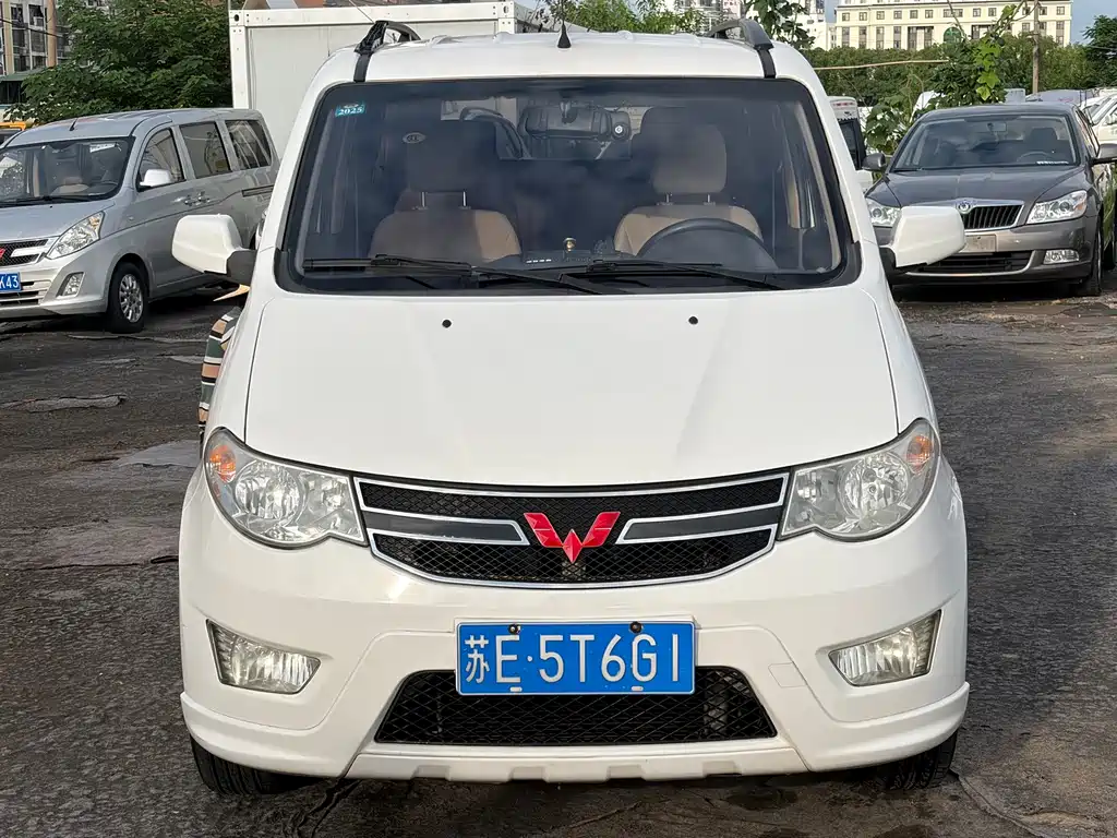 Wuling Hongguang 2015