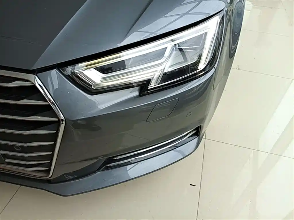 Audi A4L 2018 — фото 24