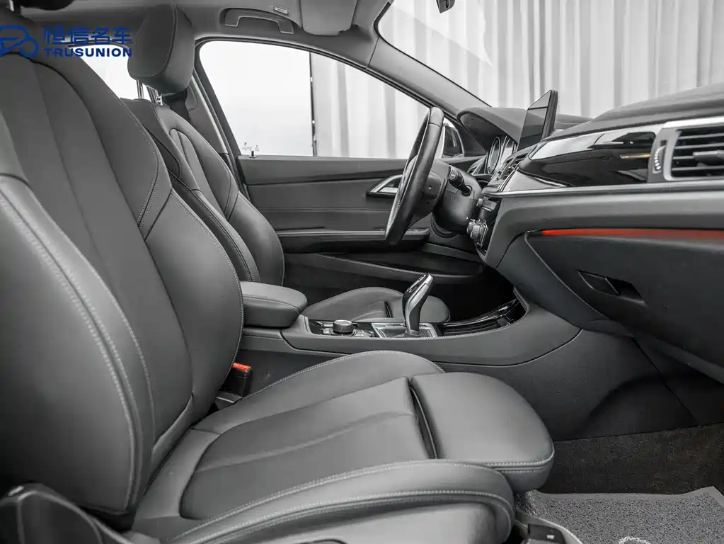 BMW 1 Series 2020 — фото 14