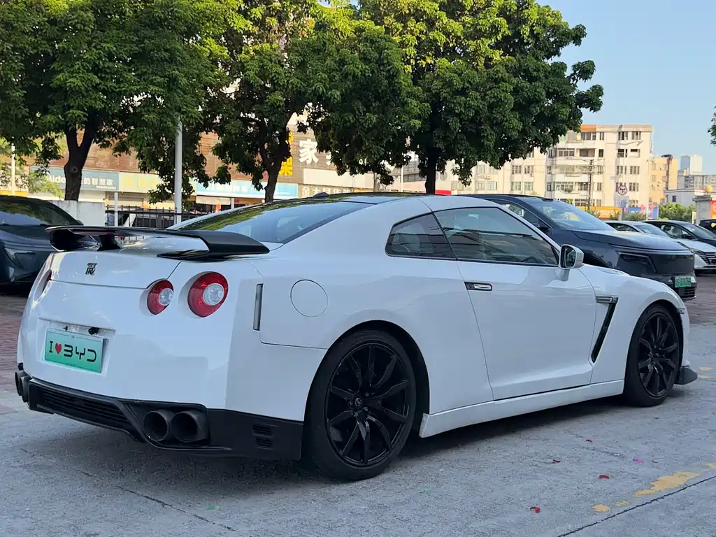 Nissan GT-R 2012 — фото 11