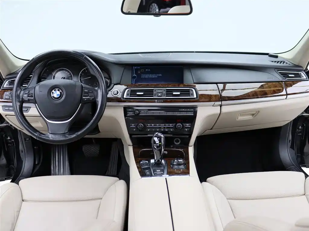 BMW 7 Series 2012 — фото 17