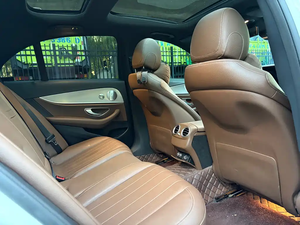 Mercedes-Benz E-Class 2019 — фото 12