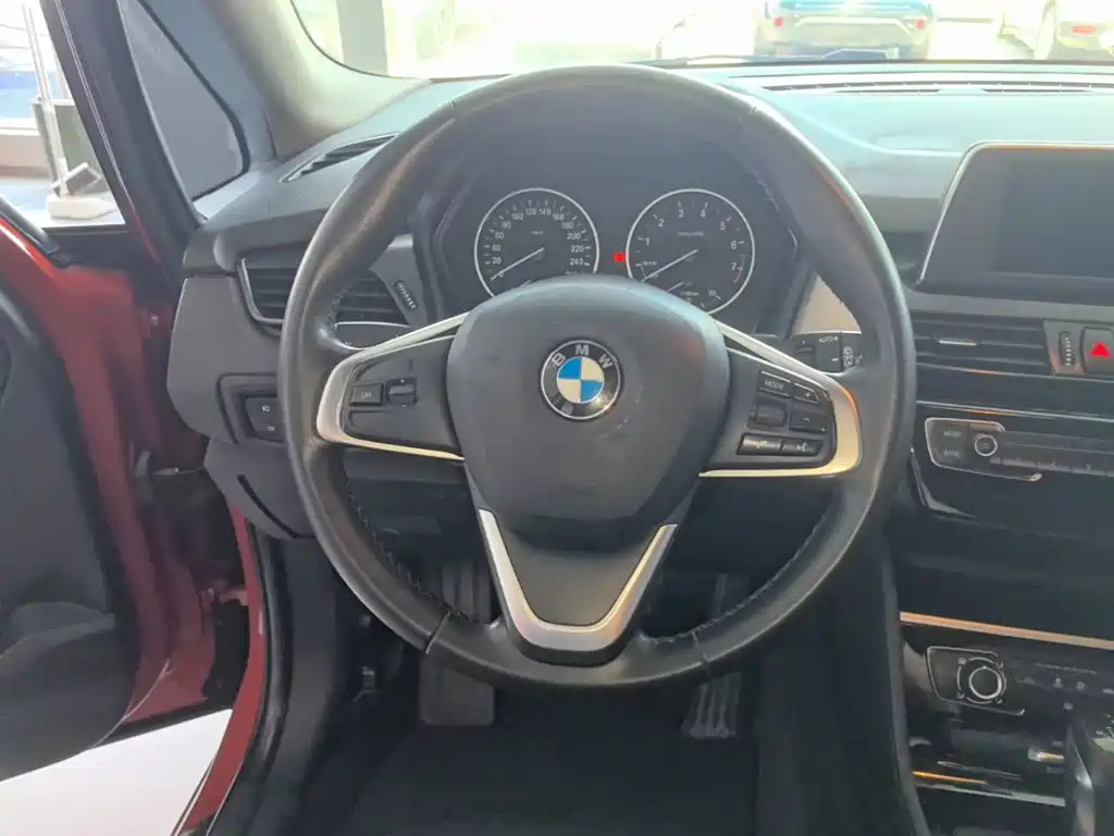 BMW 2 Series Station Wagon 2017 — фото 11
