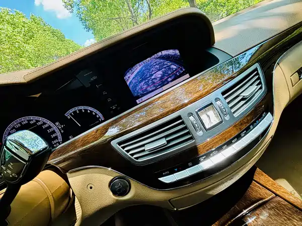 Mercedes-Benz S-Class 2012