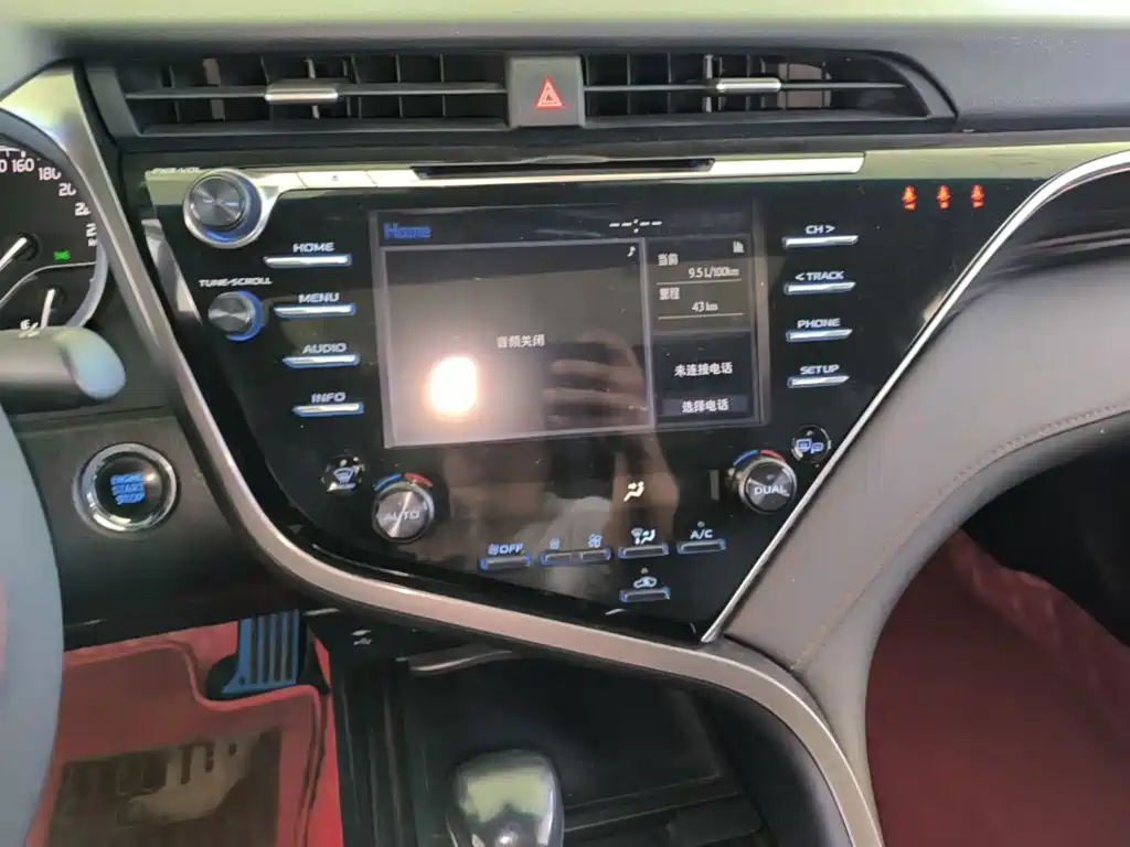 Toyota Camry 2018 — фото 13