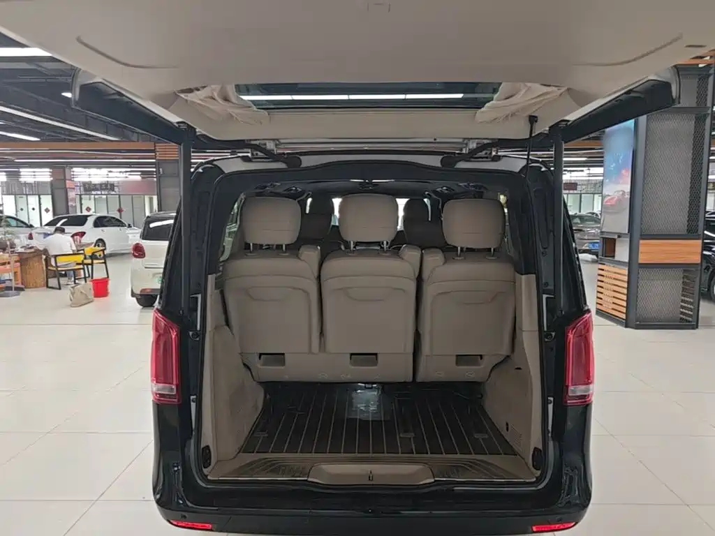 Mercedes-Benz V-Class 2017 — фото 19