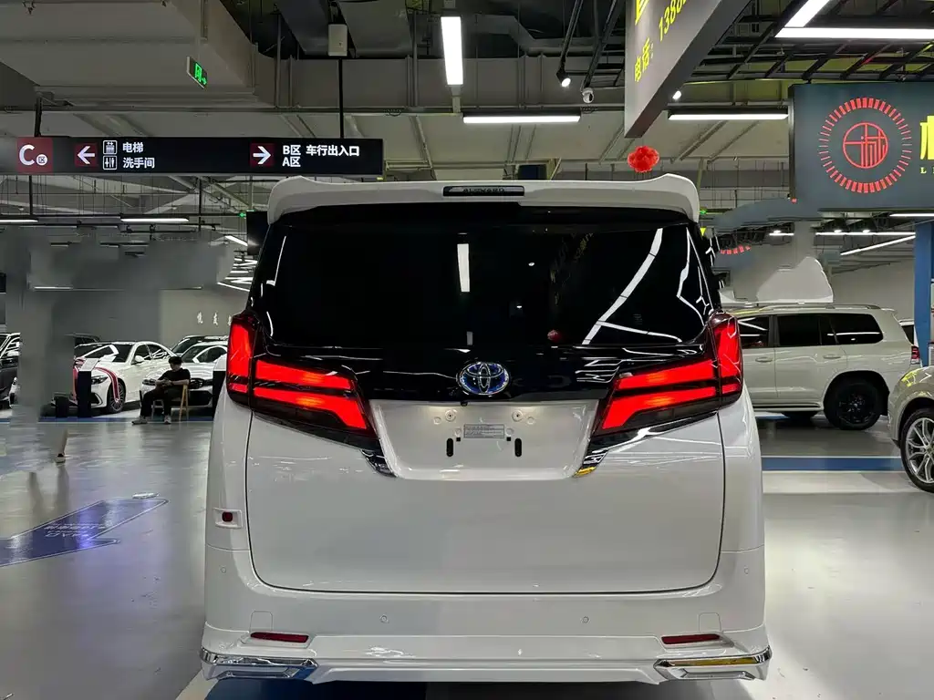 Toyota Alphard 2020 — фото 5