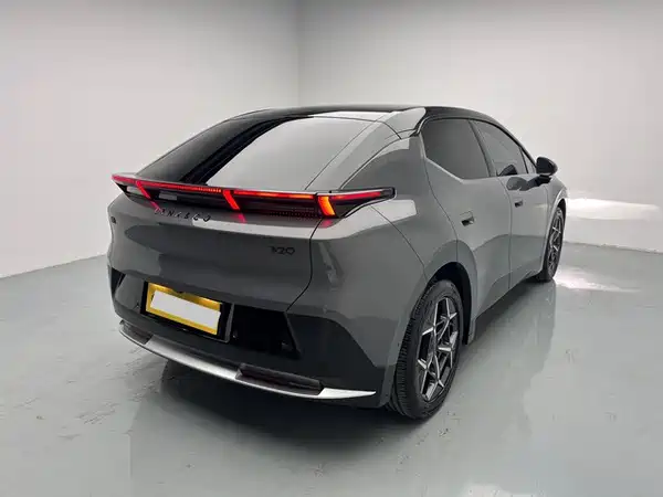 Lynk & Co Z20 2025