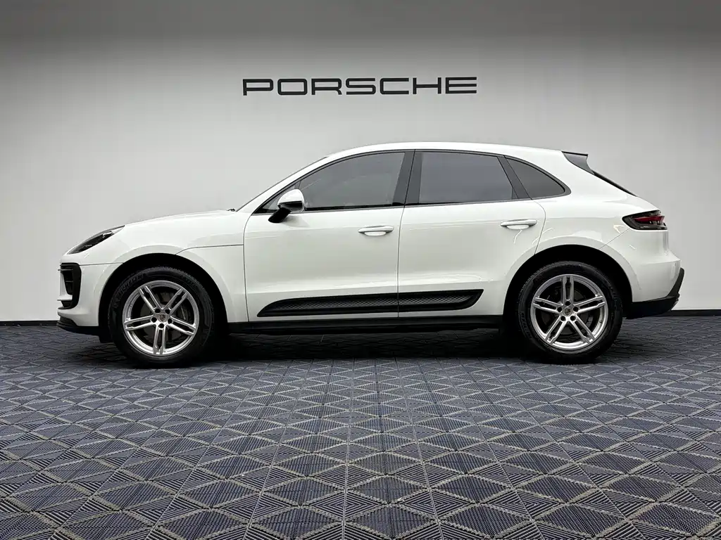 Porsche Macan 2023 — фото 11