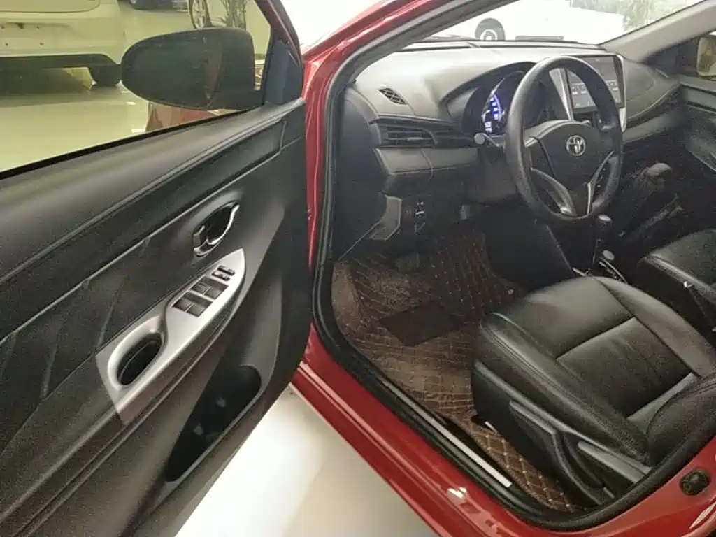 Toyota Yaris L 2019 — фото 16