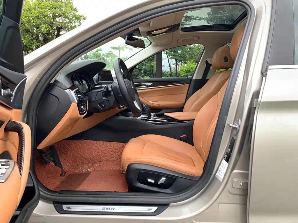 BMW 5 Series 2018 — фото 15