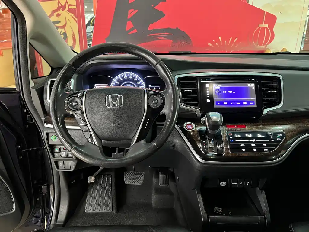 Honda Odyssey 2015 — фото 8