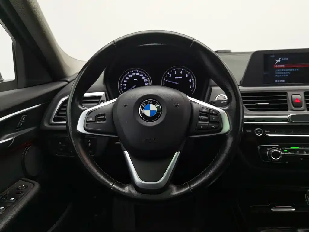 BMW 1 Series 2019 — фото 11