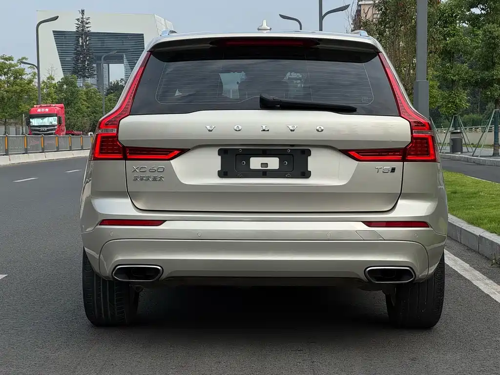 Volvo XC60 2018 — фото 15