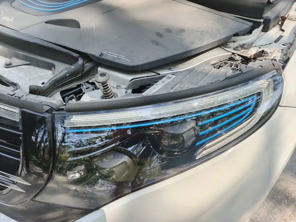 Mercedes-Benz EQC 2020 — фото 24