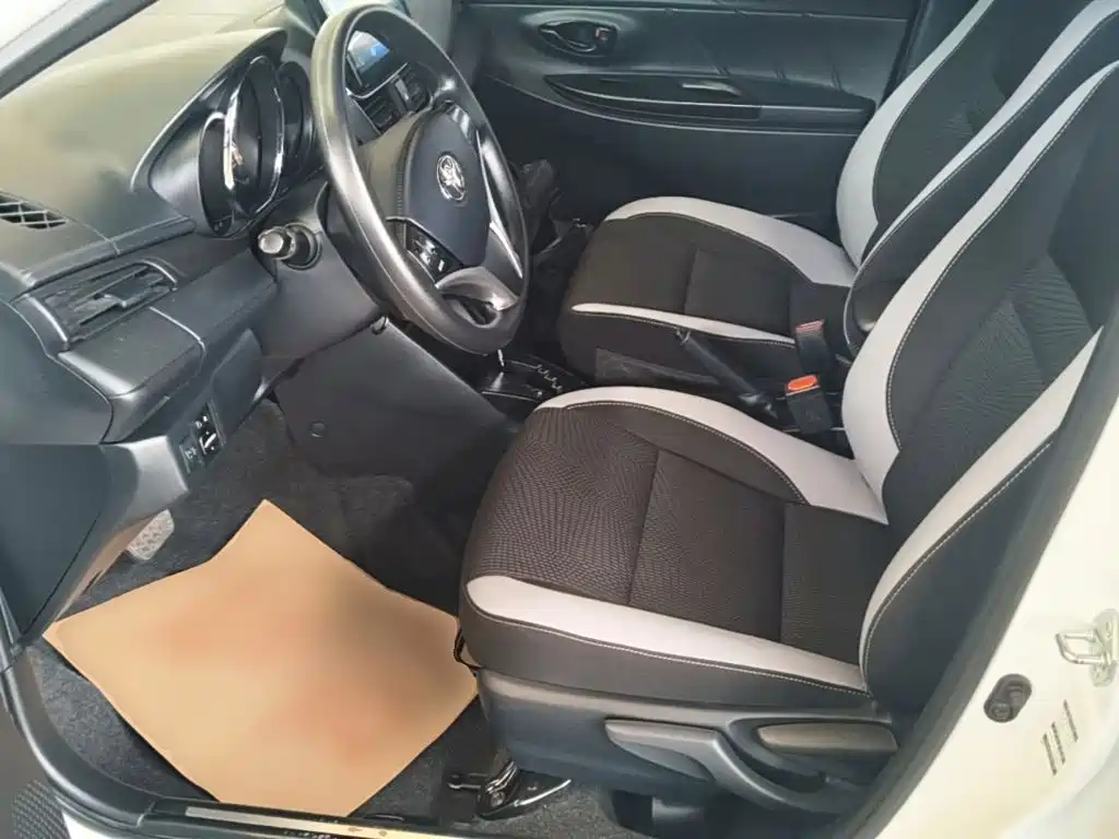 Toyota Yaris L 2023 — фото 15