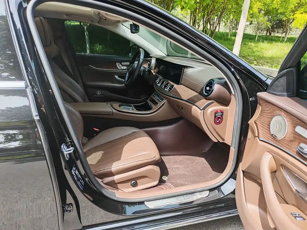 Mercedes-Benz E-Class 2023 — фото 13