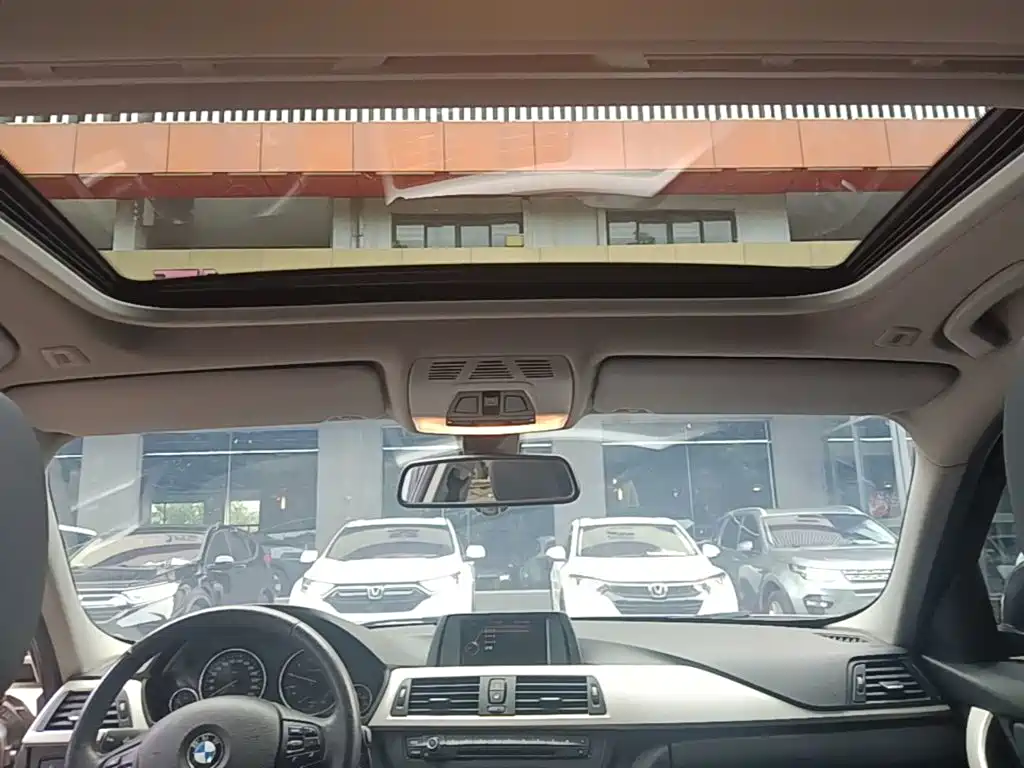 BMW 3 Series 2015 — фото 18