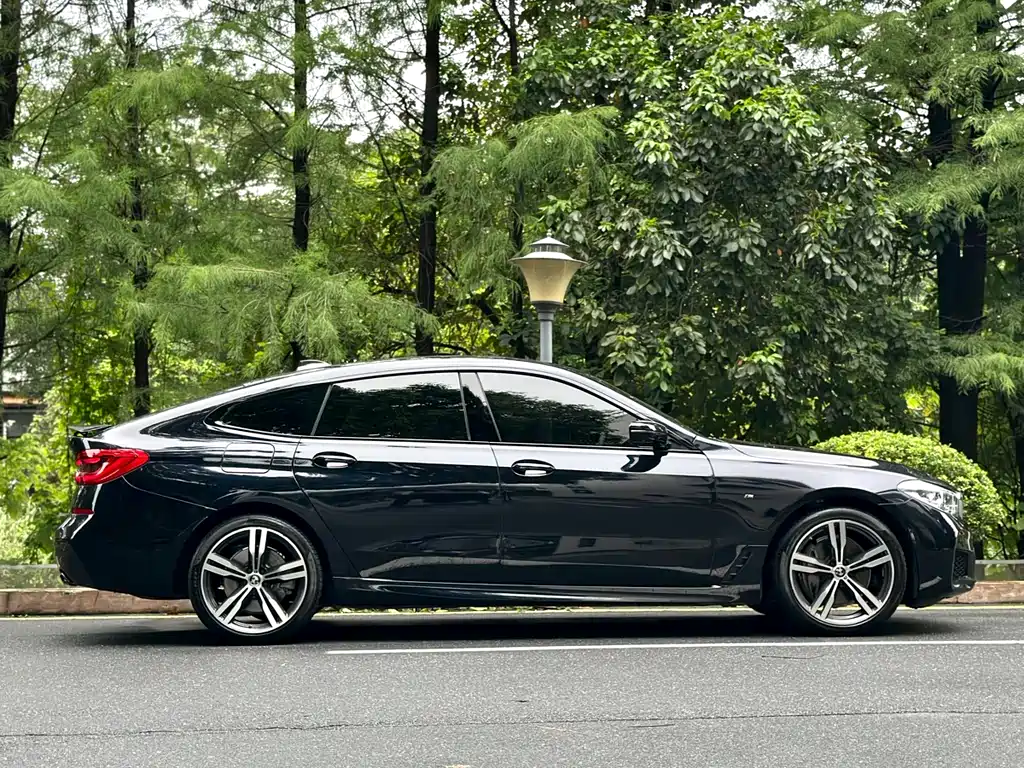 BMW 6 Series GT 2018 — фото 11
