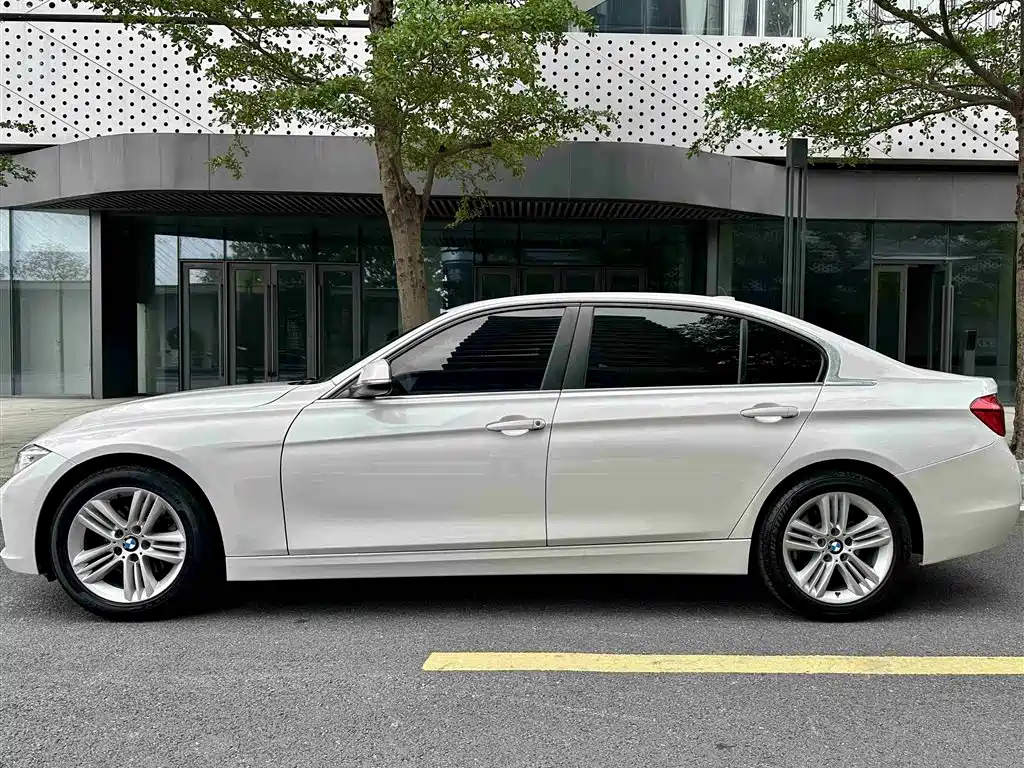 BMW 3 Series 2017 — фото 10