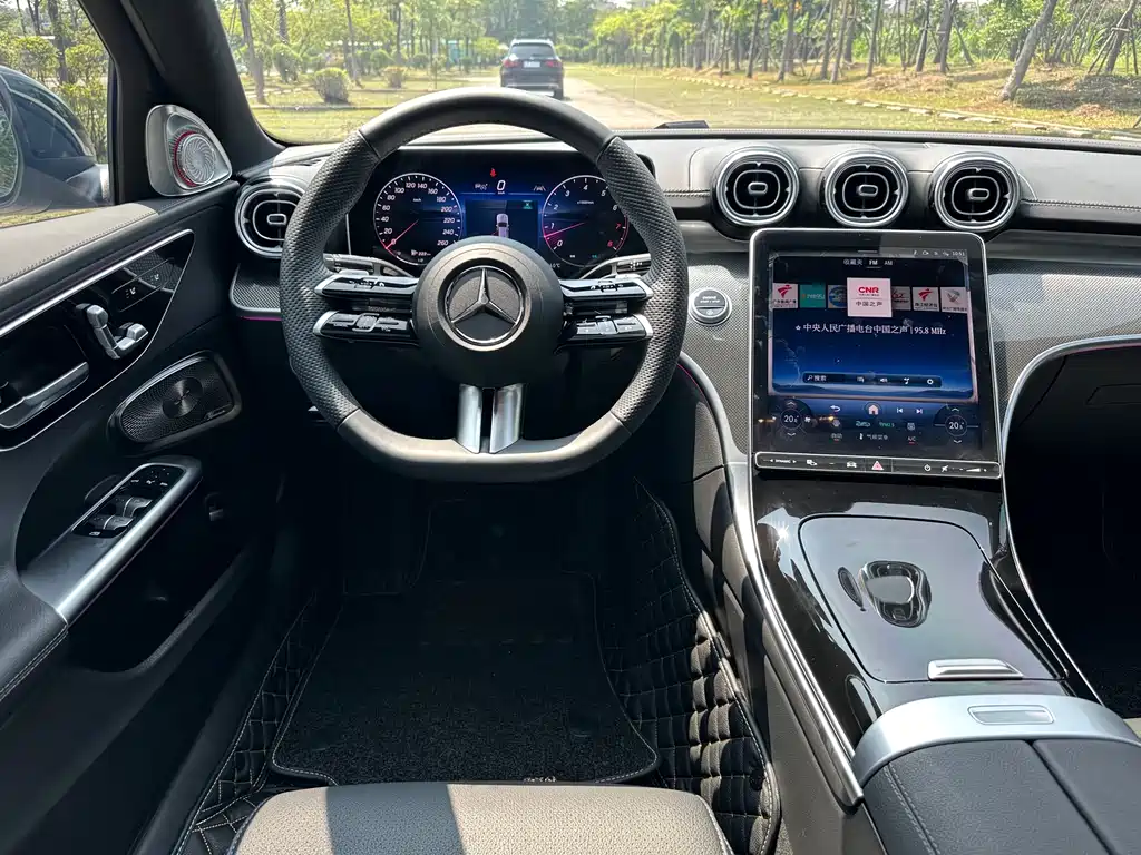 Mercedes-Benz C-Class 2025 — фото 10