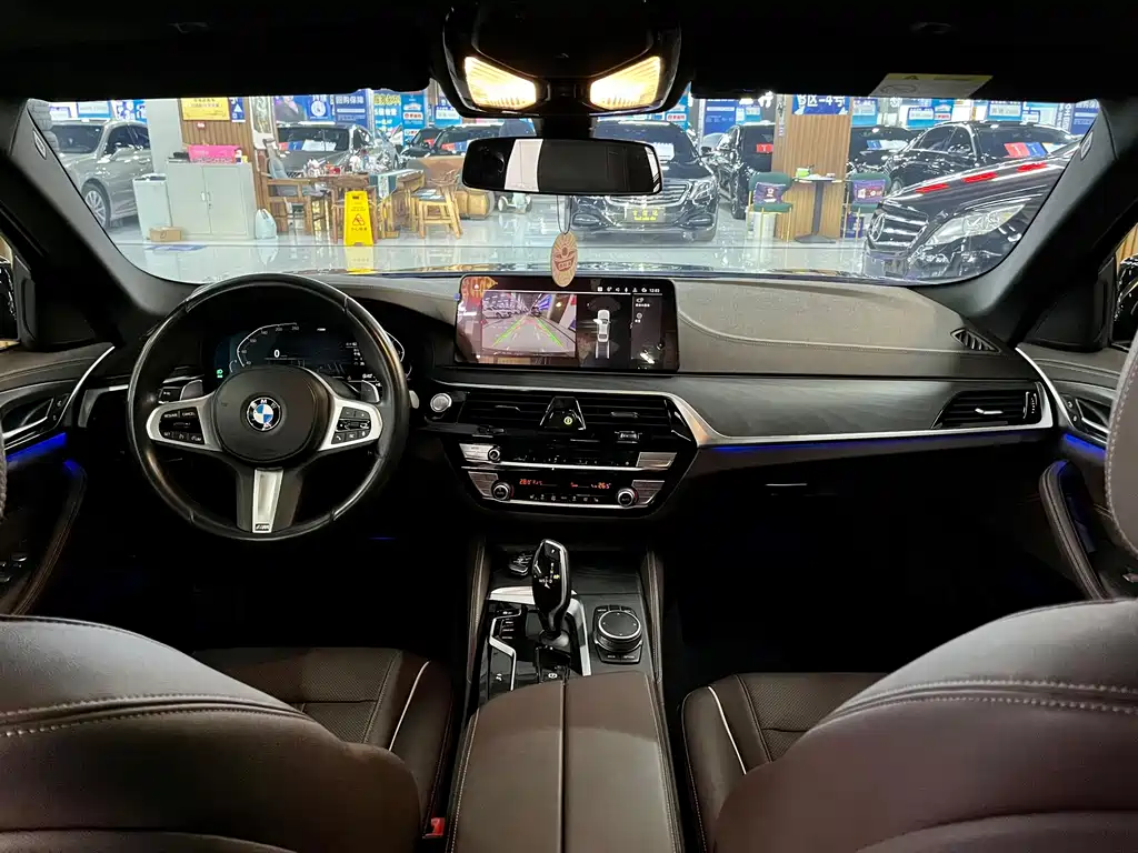 BMW 5 Series 2022 — фото 12