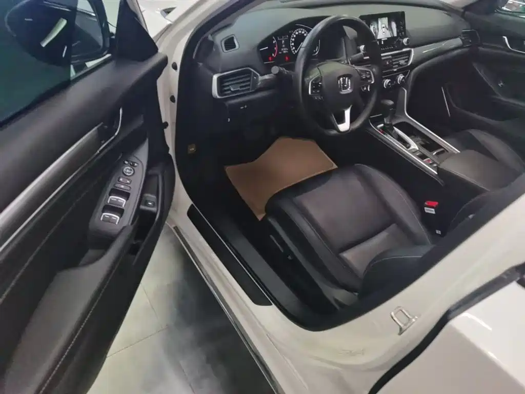Honda Inspire 2021 — фото 16
