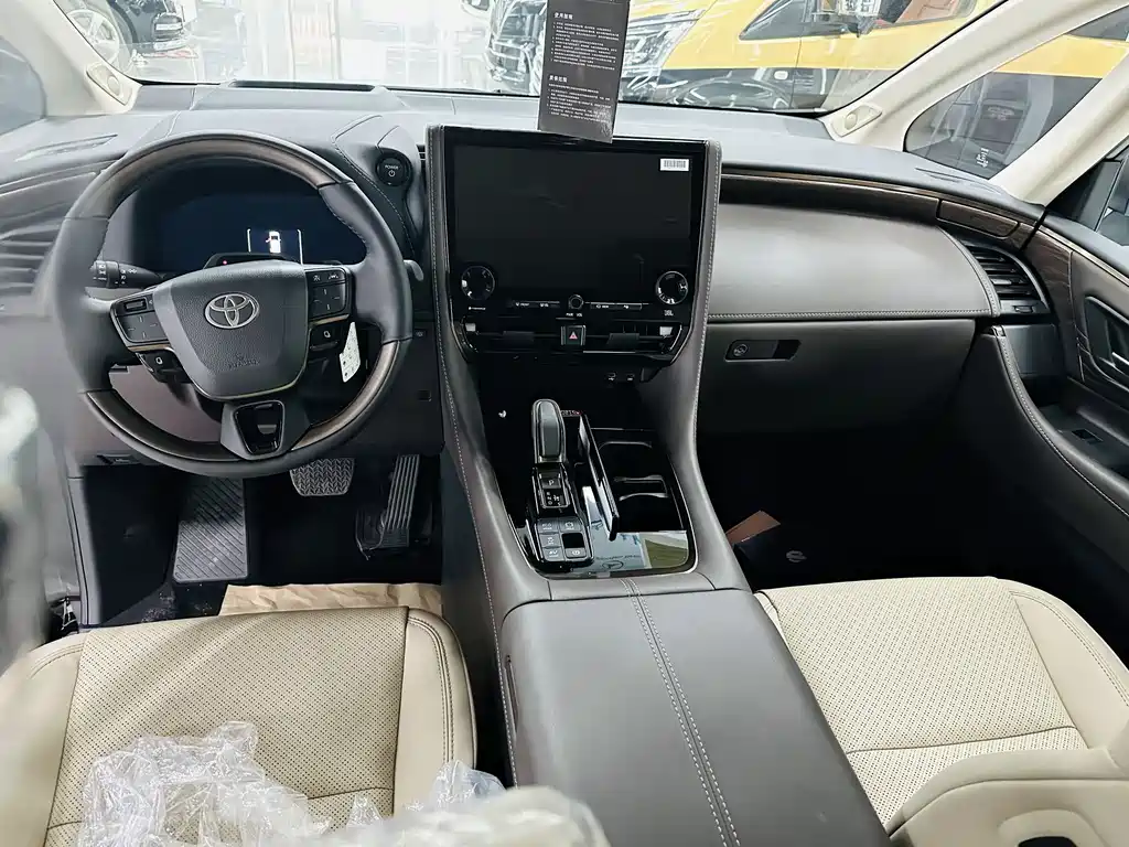 Toyota Alphard — фото 5